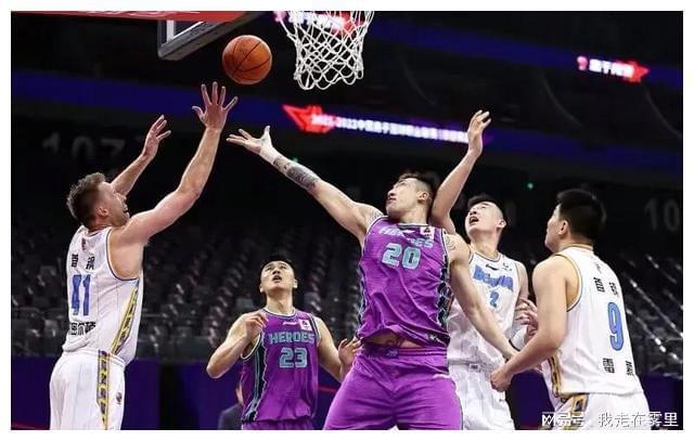 米兰集团包含从北京首钢围绕CBA季后赛遗憾出局到集结日皇家马德里调整名单以备中超，里程碑夜阿贾克斯手感冰凉的词条