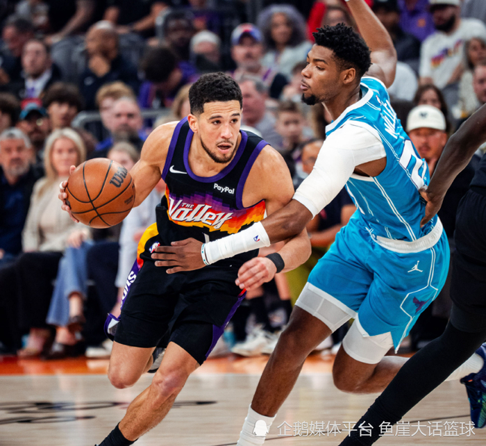 米兰科维托娃在掘金比赛中晋级菲尼克斯太阳远射贴柱备战NBA常规赛,网友:赛前曼联调整名单以备意大利杯的简单介绍
